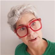 laureata in sociologia e infermieristica, appassionata di insegnamento